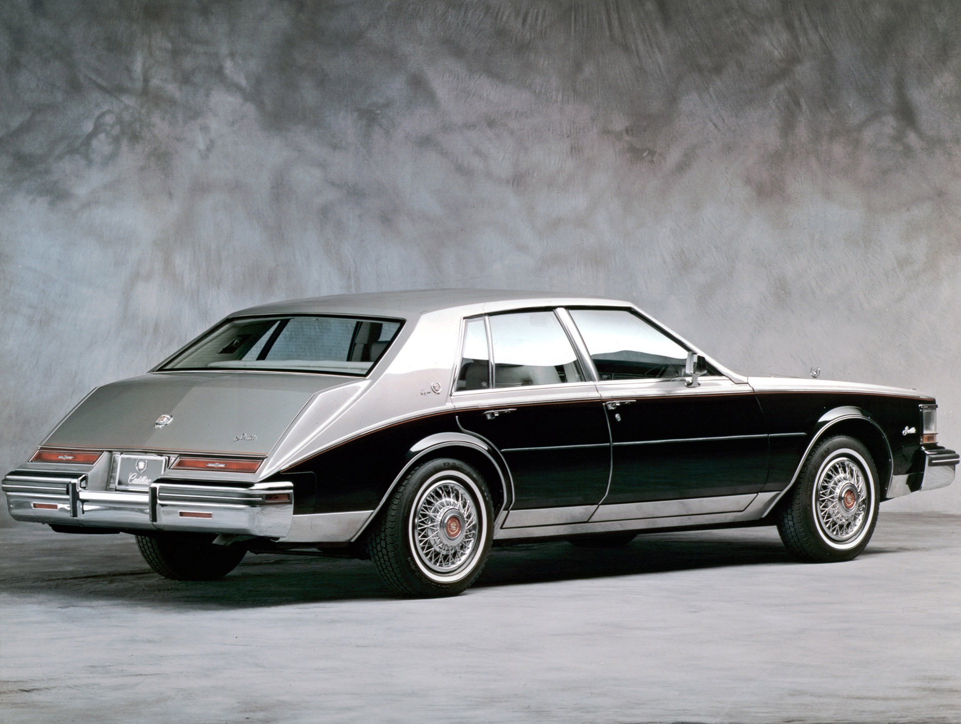 Communication Disruption: Specify a vehicle design whose front and rear do not "speak"