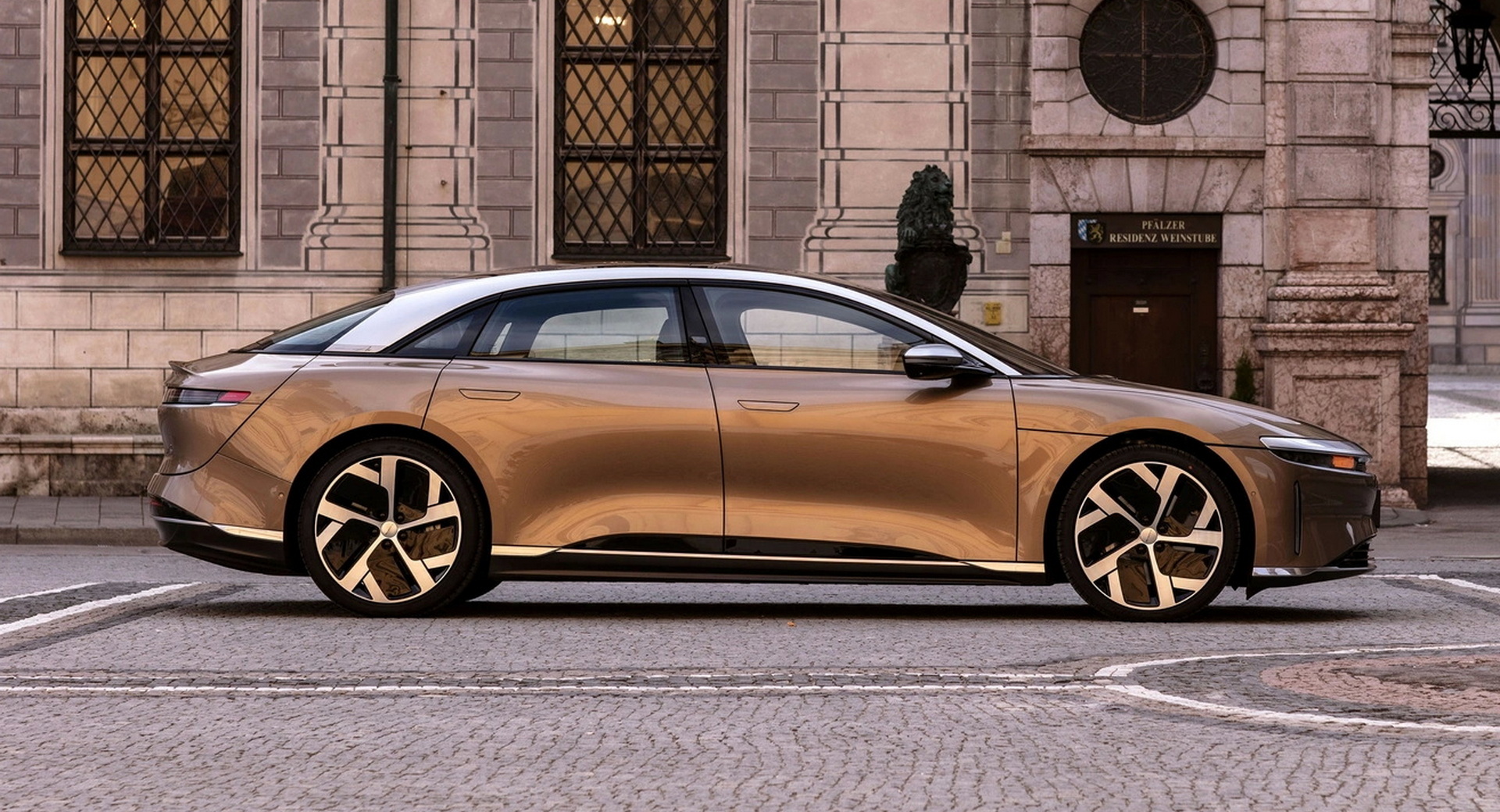 Leasing Lucid Air Grand Touring will cost you more than $ 2,000 per month for 48 months.