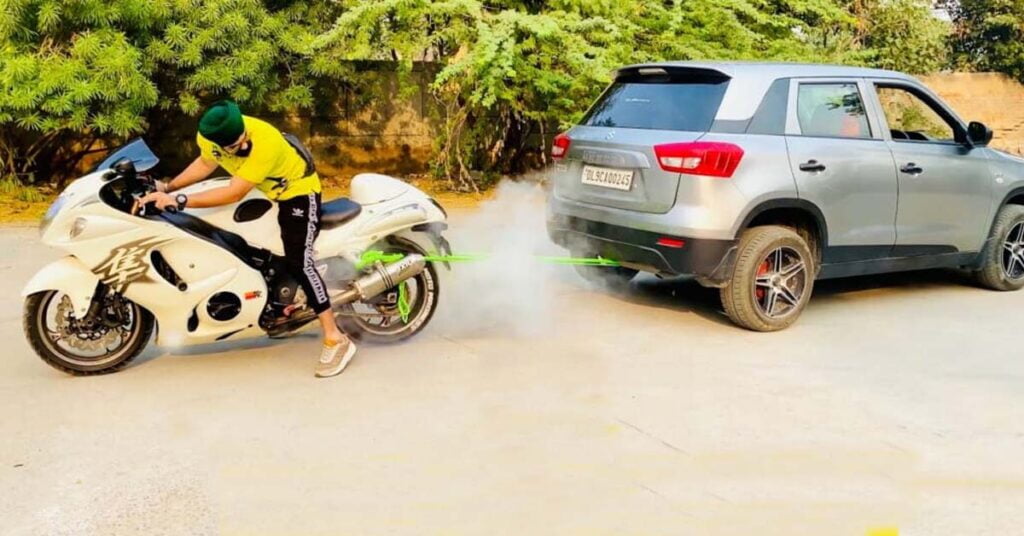 Suzuki Hayabusa and Maruti Brezza tug of war