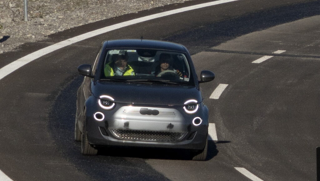Thanks to the electric Fiat 500 inductive charging, the battery runs at full speed without running out.